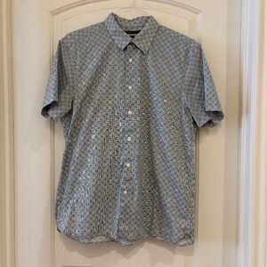 Perry Ellis stretch button down short sleeve shirt in size large